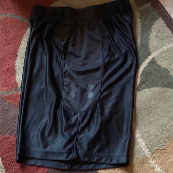 Men’s Under Armour Black Logo Shorts LARGE - Picture 2 of 3